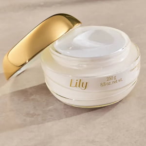 Lily Creme Acetinado Hidratante Desodorante Corporal Lily 250g